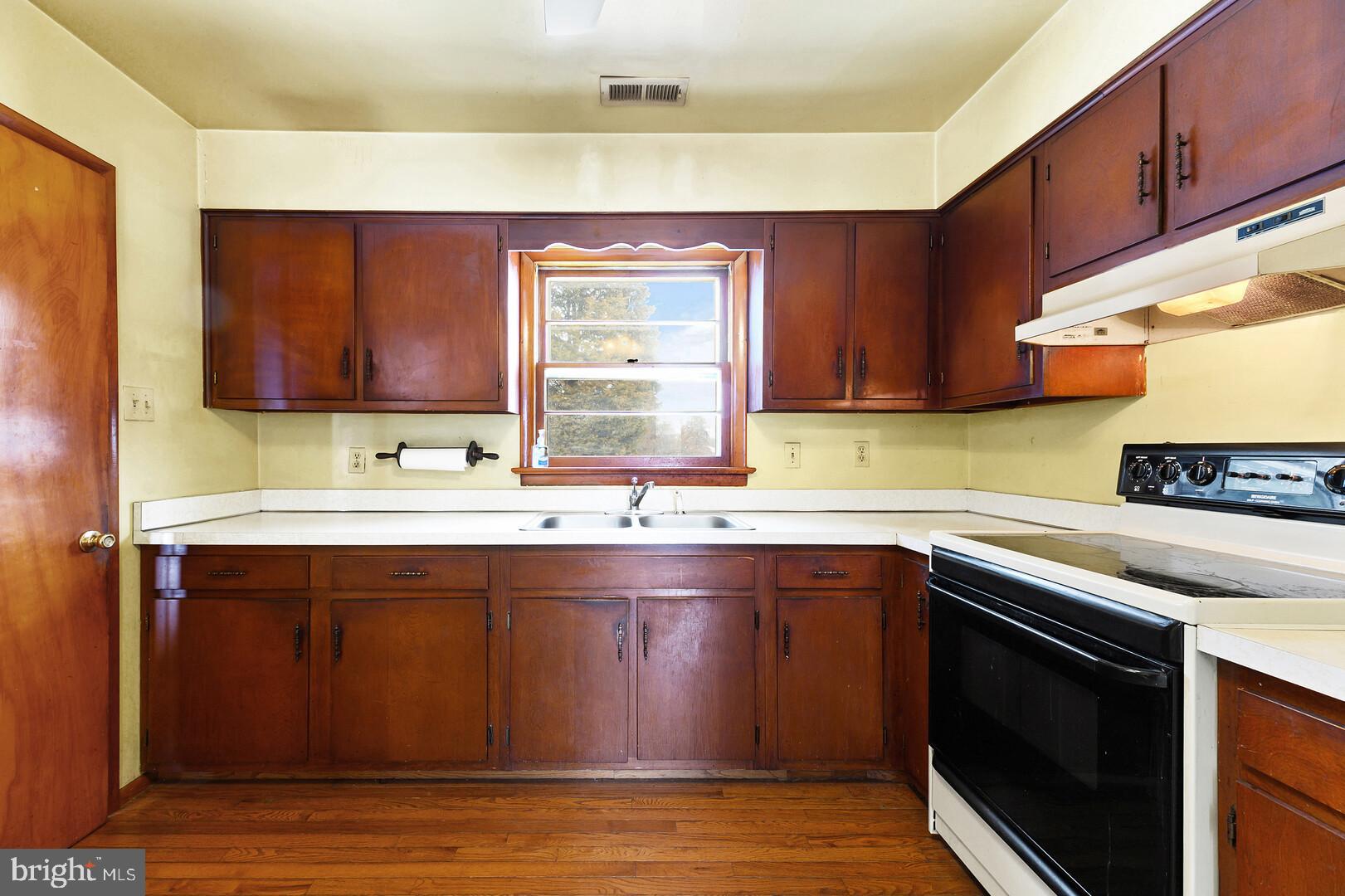 39088 Rodeffer Road Lovettsville, VA 20180 - Photo 7 of 31 Kitchen