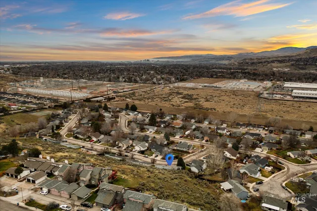 $399,900 | 2751 East Mendota Drive, Boise, ID 83716