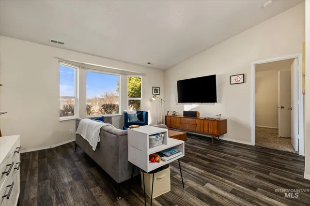 $399,900 | 2751 East Mendota Drive, Boise, ID 83716