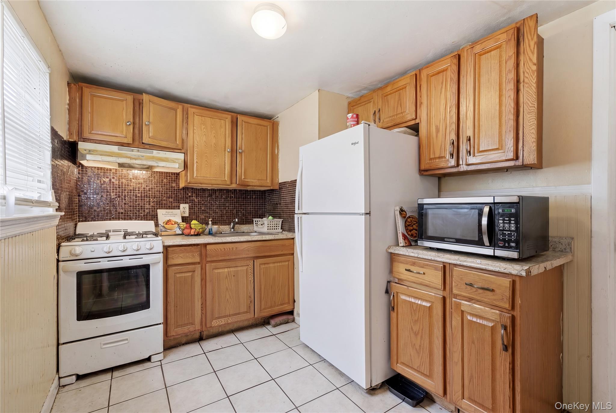 175 Candlewood Road Bay Shore, NY 11706 - Photo 18 of 26 first floor kitchen