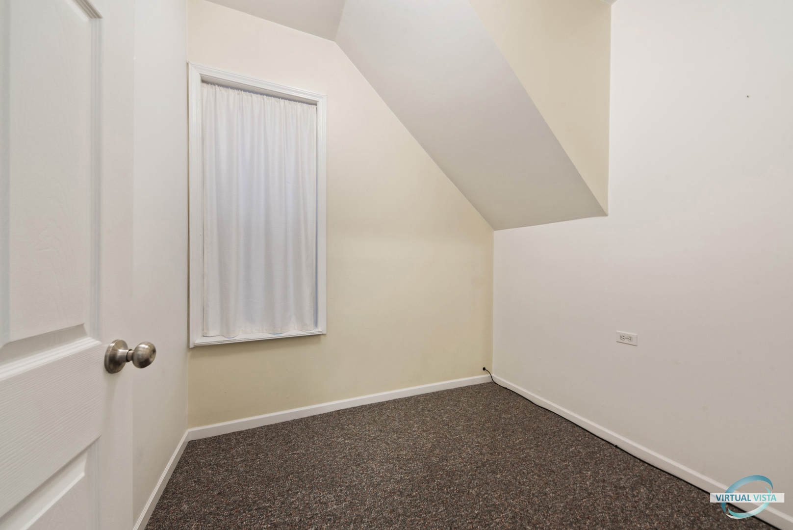 3510 South Union Avenue, Unit 1 Chicago, IL 60609 - Photo 15 of 18 a view of a room with an entryway