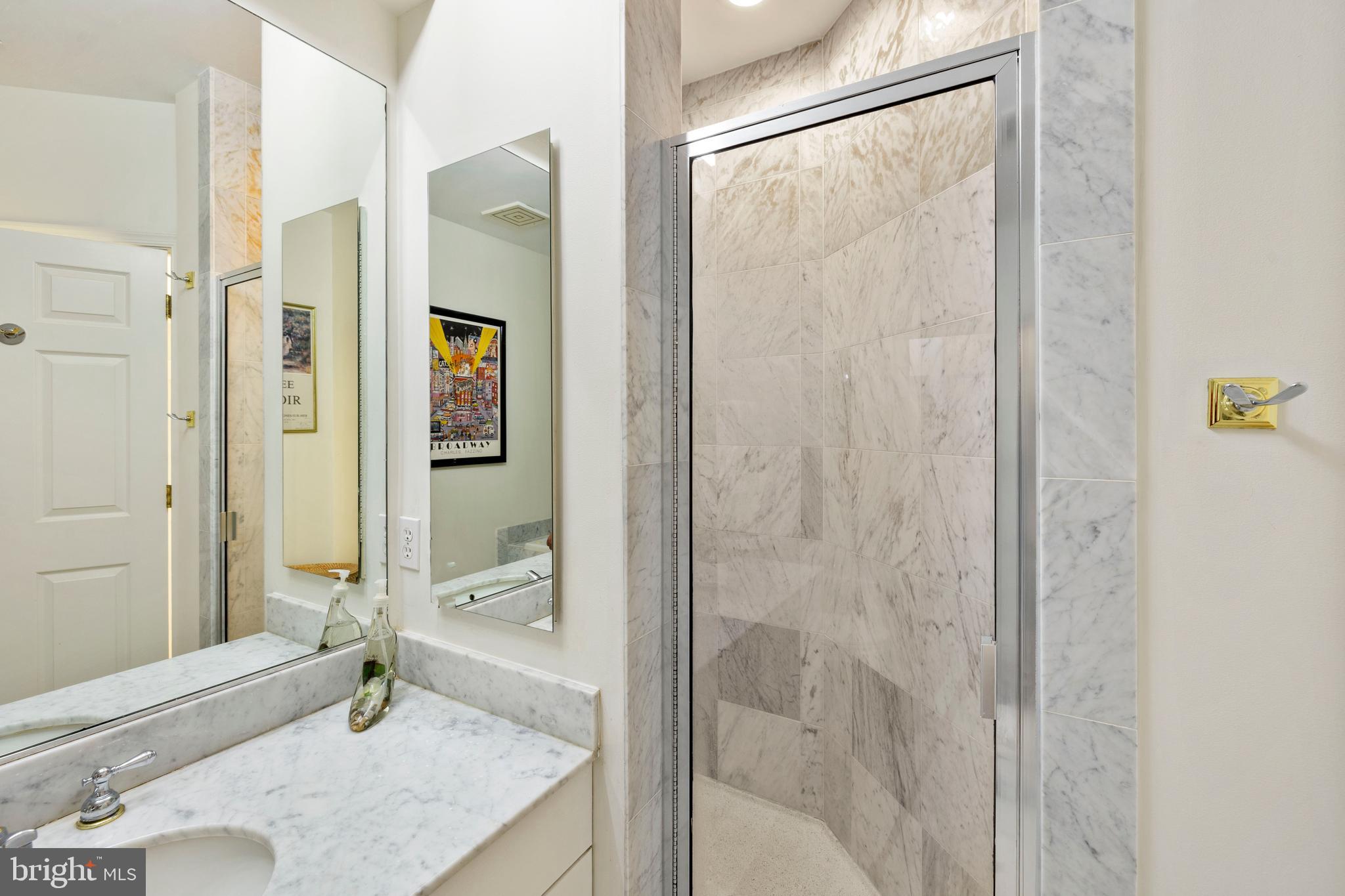 100 Harborview Drive, Unit 1708 Baltimore, MD 21230 - Photo 26 of 39 Separate Stall Shower
