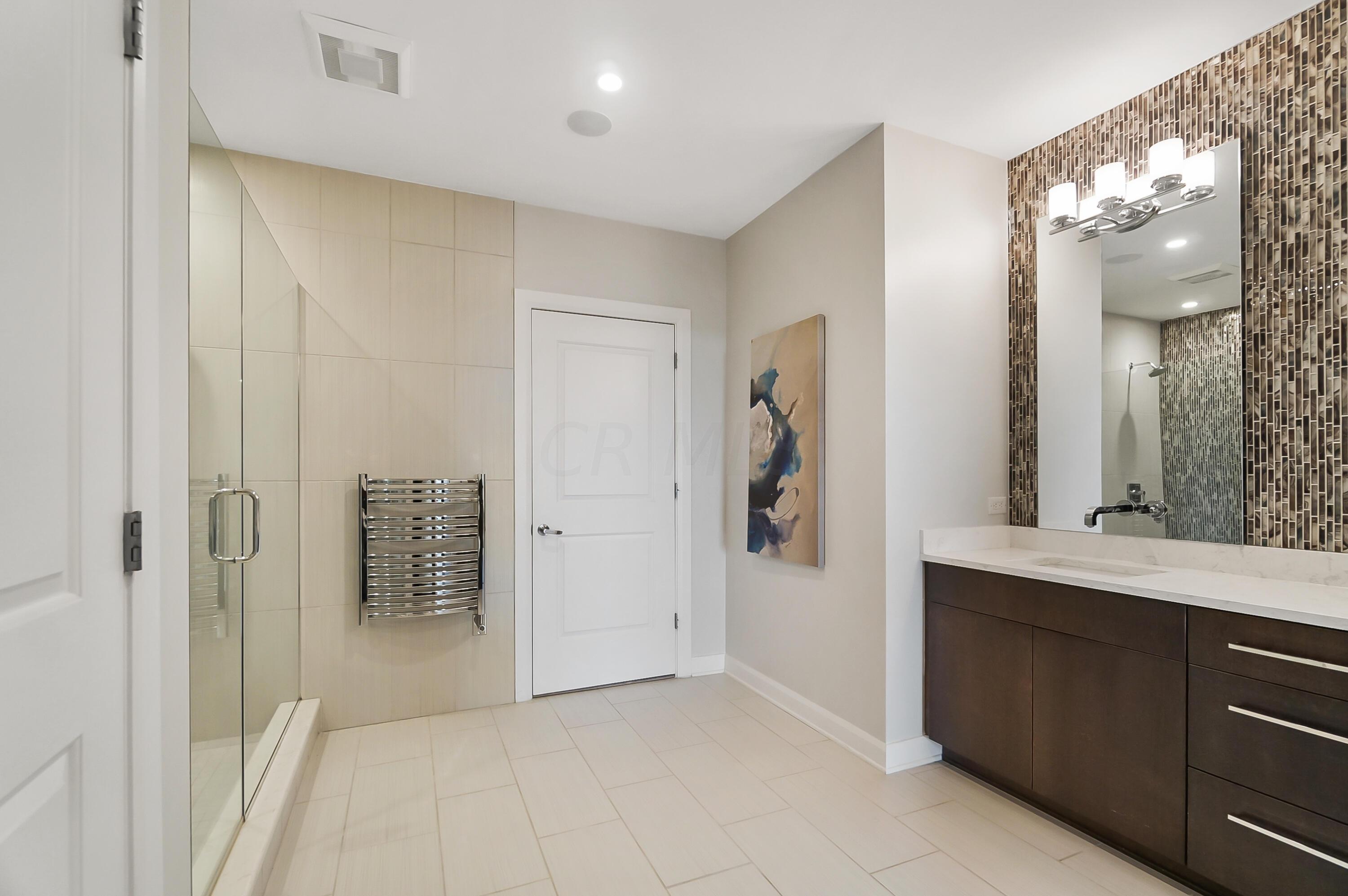 250 West Spring Street, Unit 925 Columbus, OH 43215 - Photo 19 of 57 Primary Ensuite