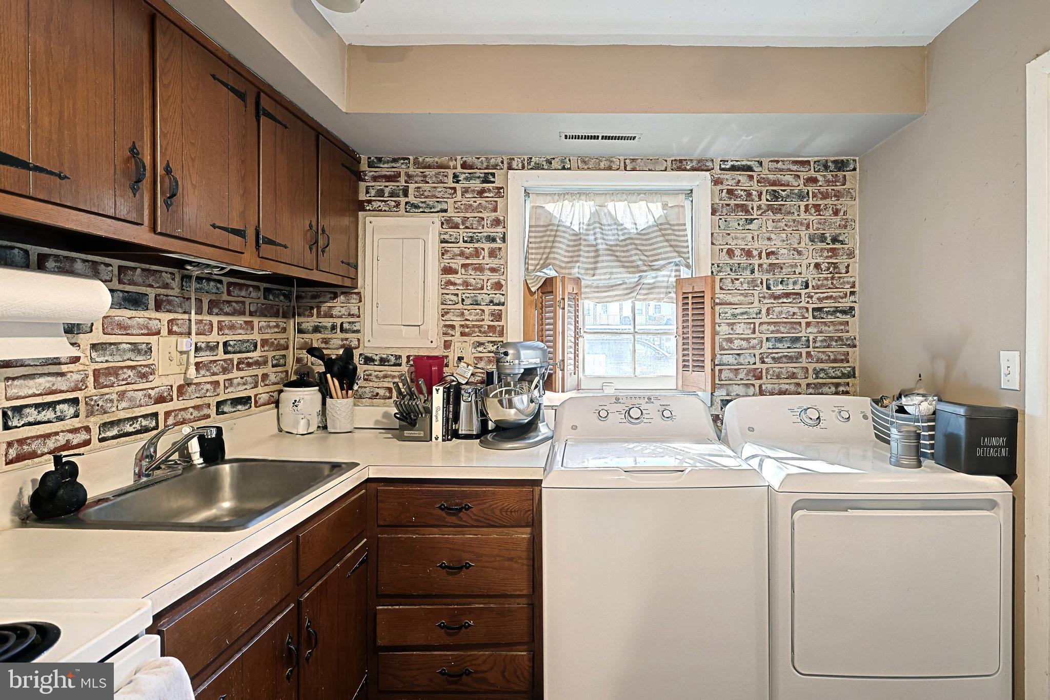 1607 Wogan Road York, PA 17404 - Photo 6 of 25