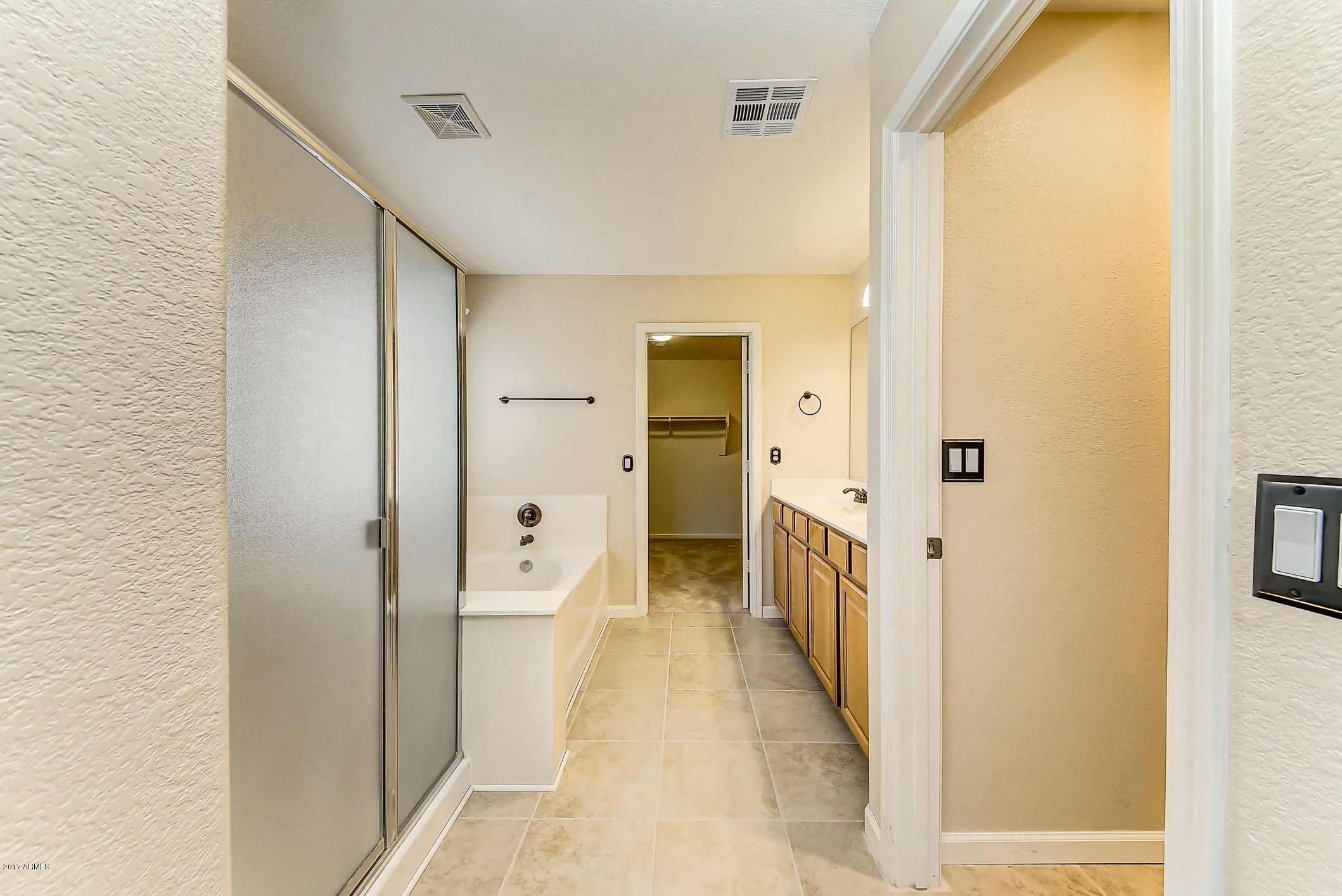 4290 South Splendor Place Gilbert, AZ 85297 - Photo 26 of 40 126-MasterBath_1