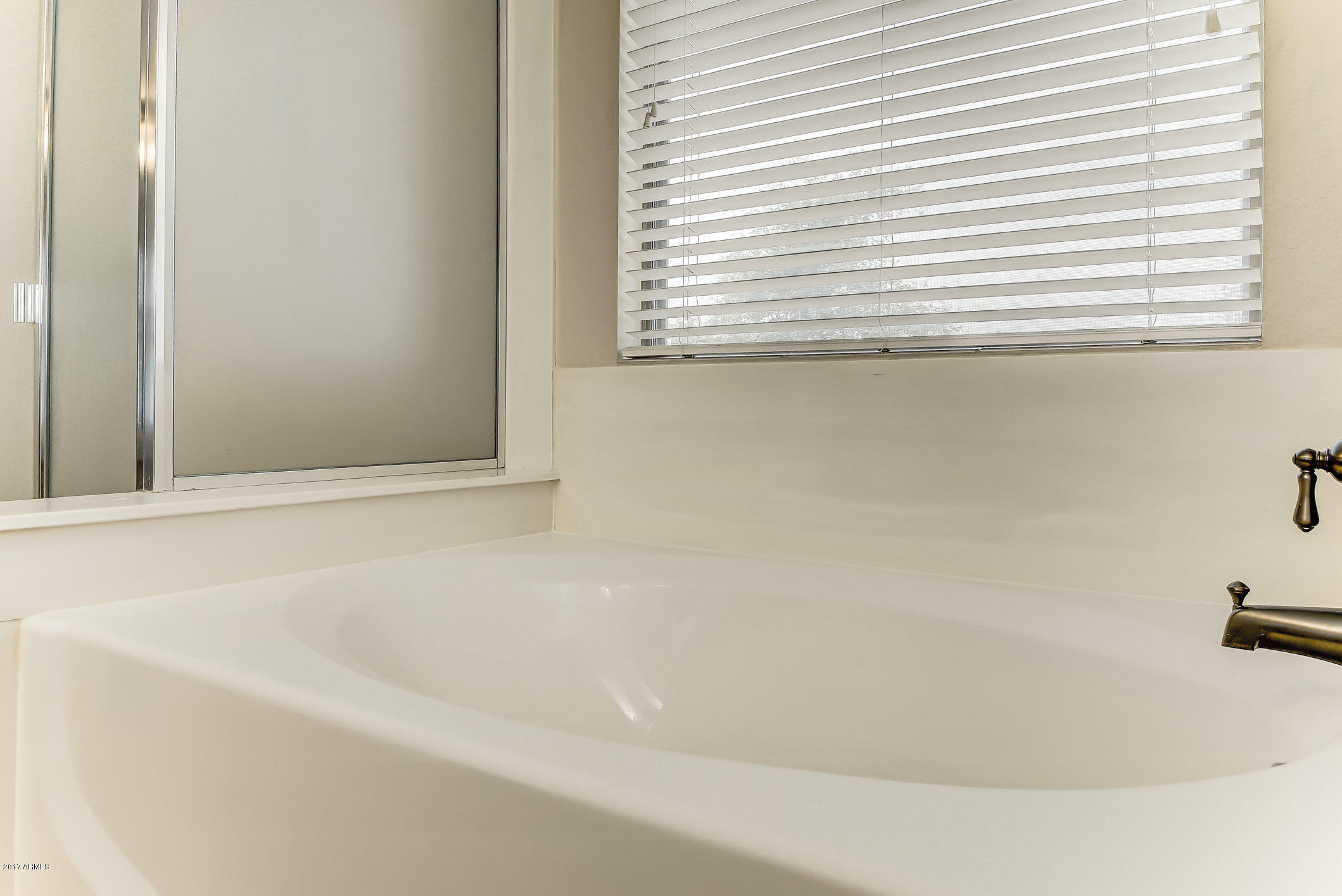 4290 South Splendor Place Gilbert, AZ 85297 - Photo 27 of 40 127-Masterbath_Tub