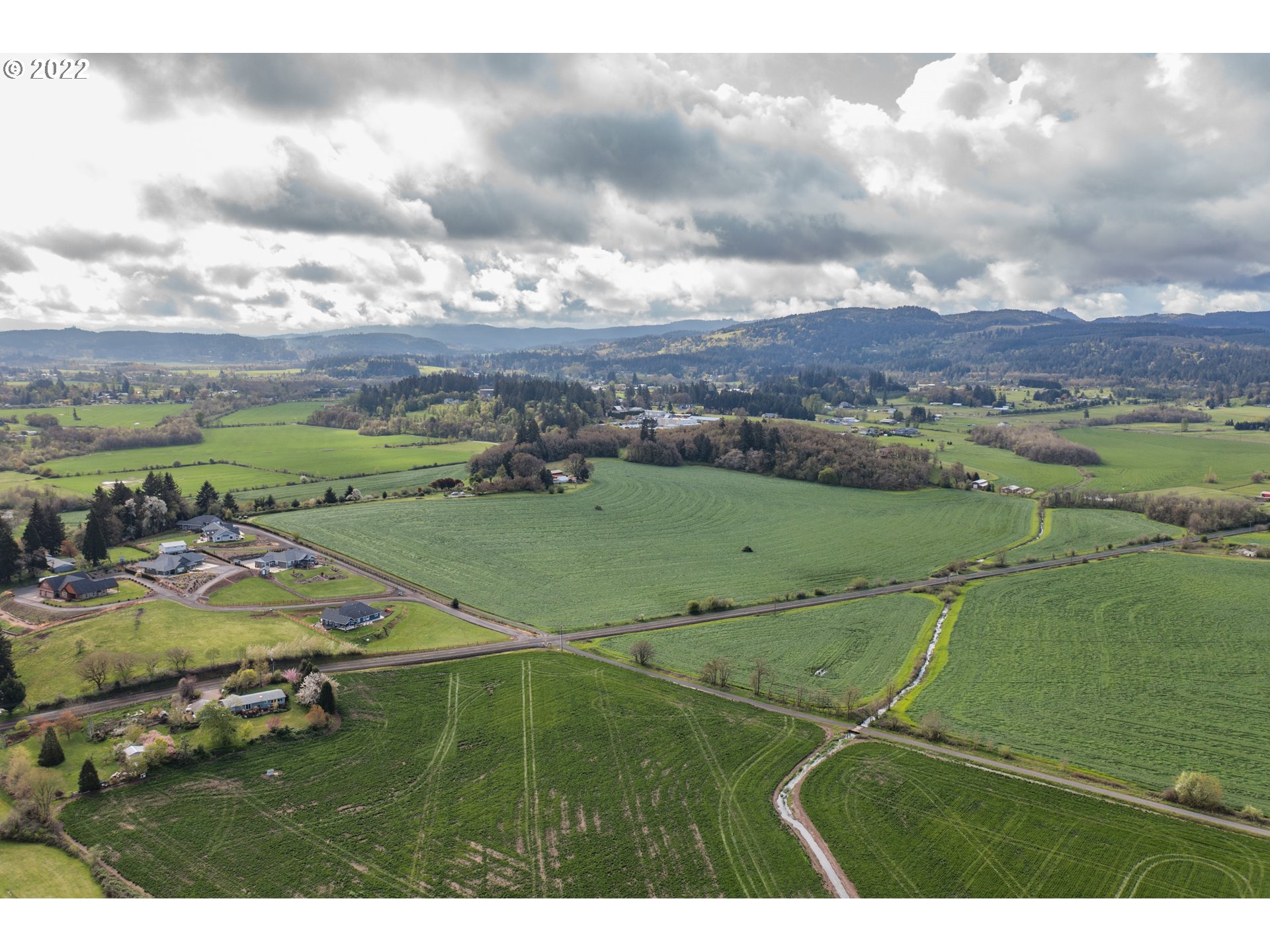 31721 Stoltz Hill Road Lebanon, OR 97355 - Photo 7 of 23 a view of a city