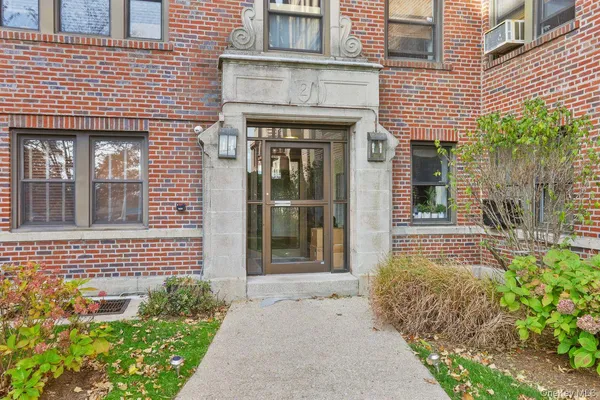 $147,500 | 604 Tompkins Avenue, Unit 10C, Mamaroneck, NY 10543