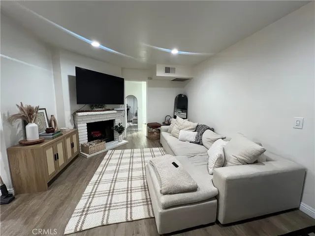 $2,450 | 139 South Poplar Avenue, Brea, CA 92821