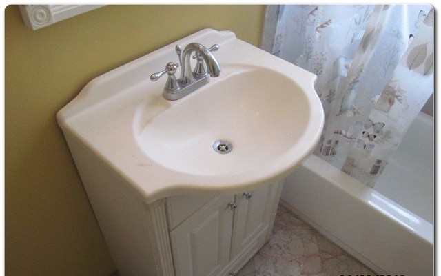 5655 North Spaulding Avenue, Unit 2W Chicago, IL 60659 - Photo 10 of 13 a bathroom with a bathtub