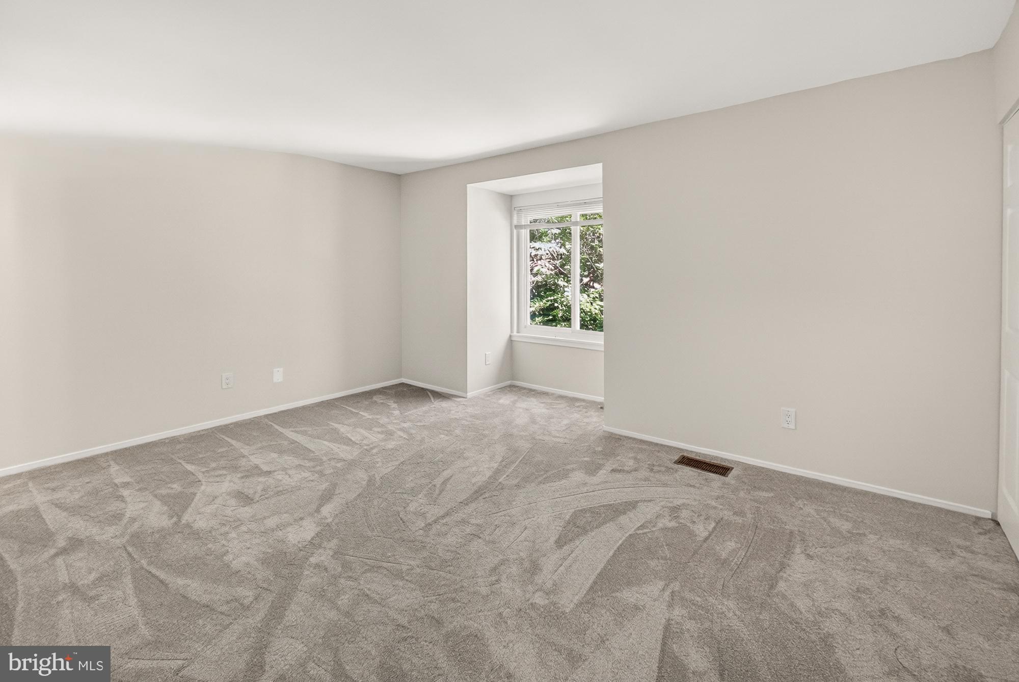 19346 Keymar Way Gaithersburg, MD 20886 - Photo 24 of 41 Large Primary bedroom!