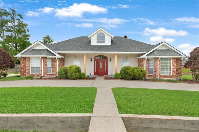 $339,000 | 602 Willowdale Boulevard, Luling, LA 70070
