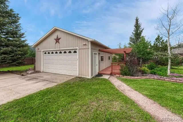 a view of an outdoor space