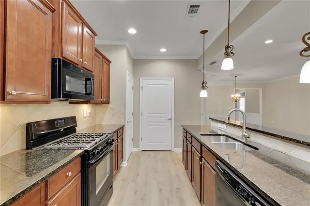 a view of an empty room with a ceiling fan