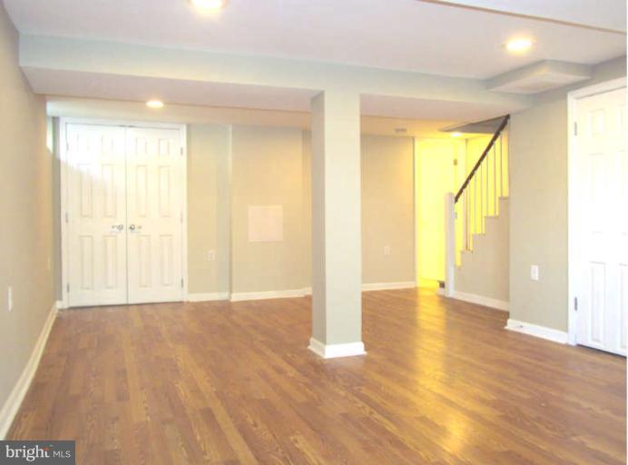 4806 Lindsay Road Baltimore, MD 21229 - Photo 11 of 28 Family Room