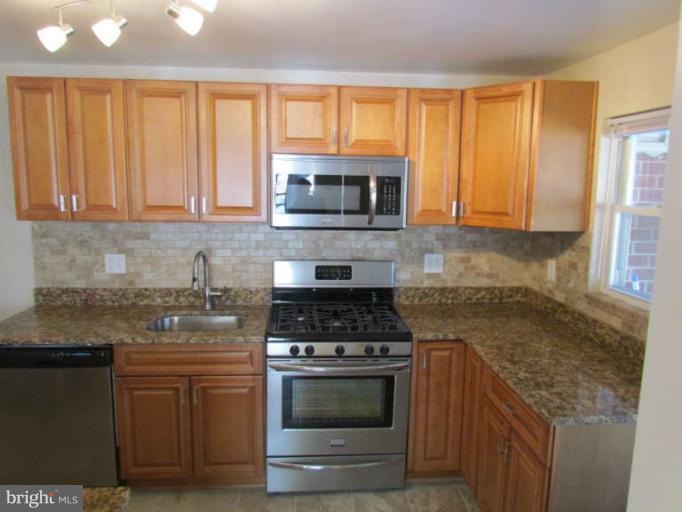 4806 Lindsay Road Baltimore, MD 21229 - Photo 17 of 28 Kitchen
