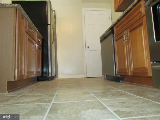 4806 Lindsay Road Baltimore, MD 21229 - Photo 3 of 28 Kitchen
