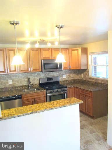 4806 Lindsay Road Baltimore, MD 21229 - Photo 4 of 28 Kitchen