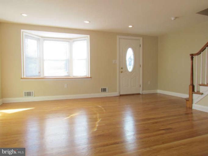 4806 Lindsay Road Baltimore, MD 21229 - Photo 7 of 28 Kitchen