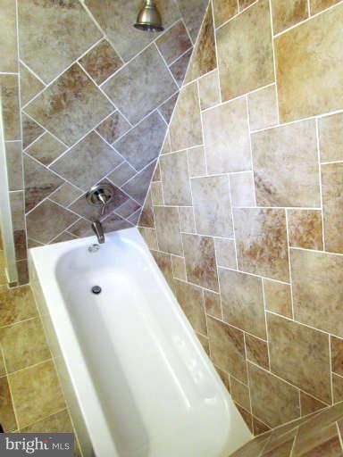 4806 Lindsay Road Baltimore, MD 21229 - Photo 8 of 28 Bath