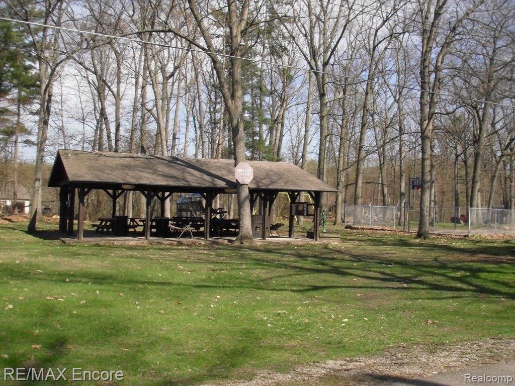 2231 West Fork Road Lapeer, MI 48446 - Photo 34 of 35 P5100068.jpg