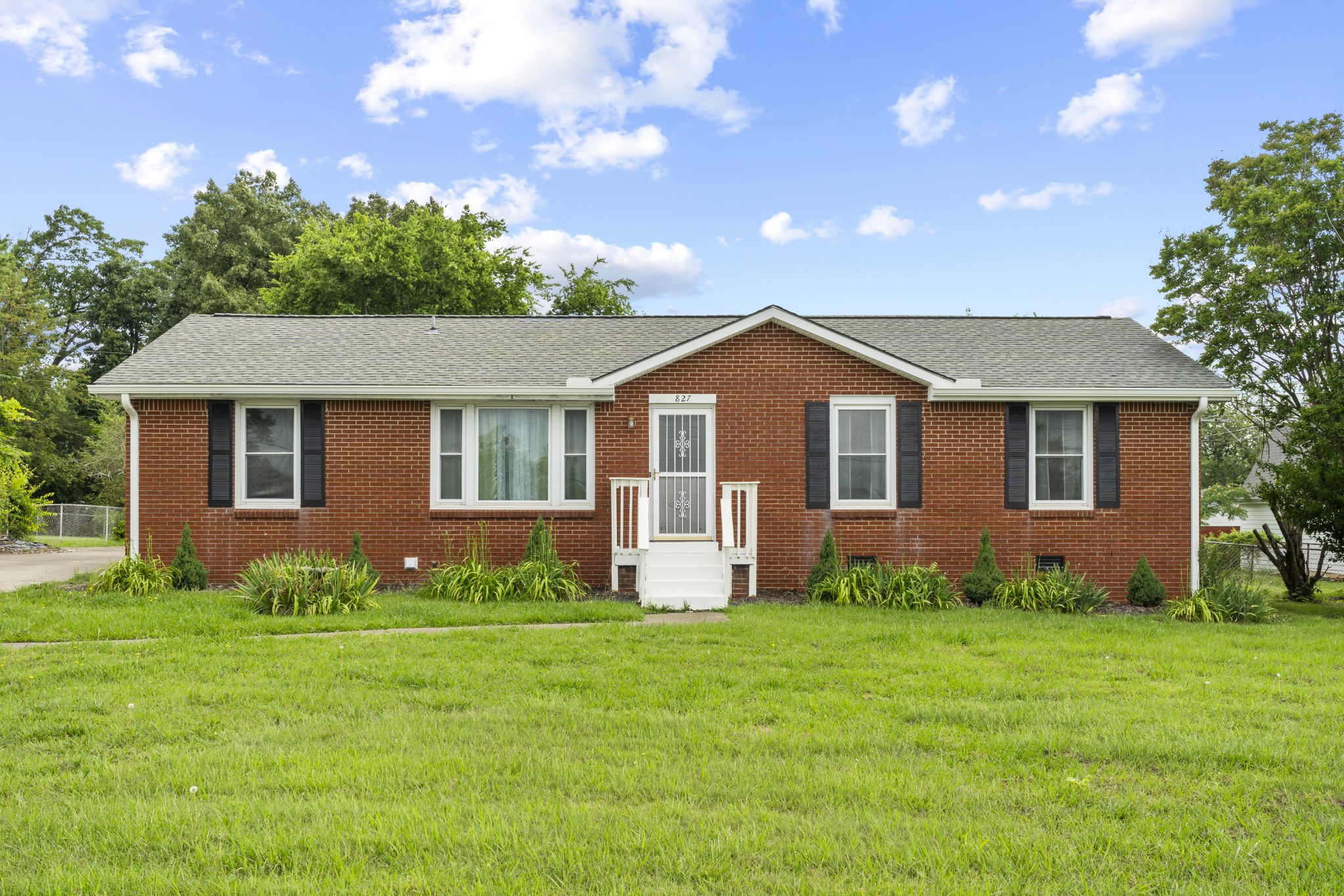 827 Lafayette Road Clarksville, TN 37042 - Photo 3 of 27 Gallery Image 3