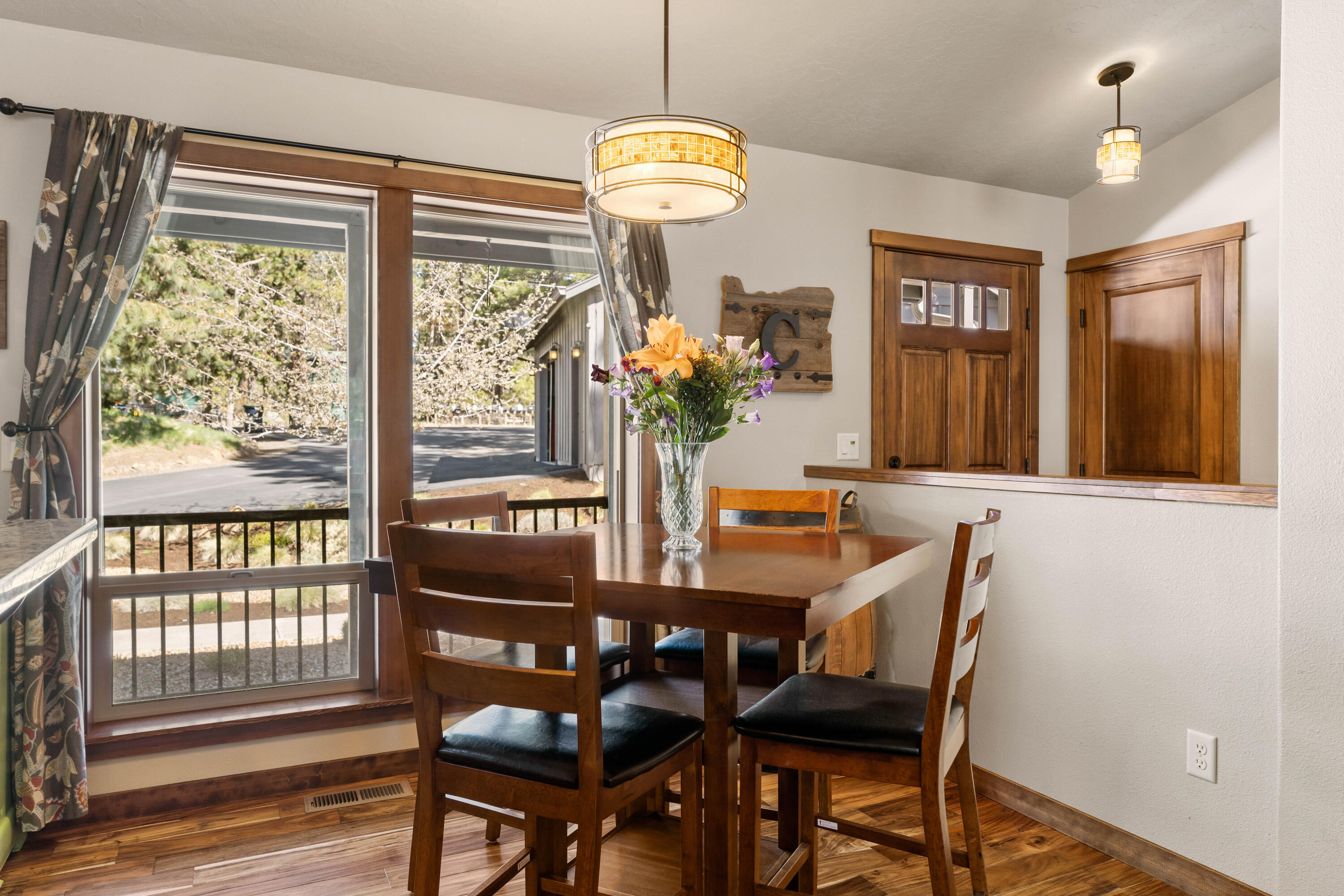 19041 Baker Road Bend, OR 97702 - Photo 5 of 45 21-Dining Room