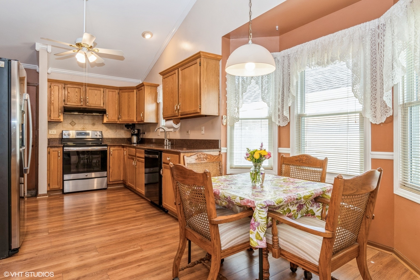 13482 South Silverleaf Road Plainfield, IL 60544 - Photo 3 of 14 Gallery Image 3