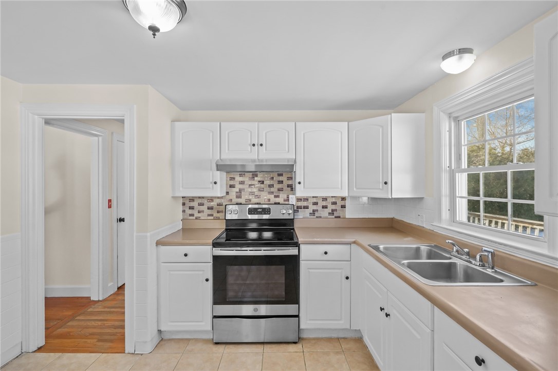 65 Almy Street Warwick, RI 02886 - Photo 11 of 34 Kitchen