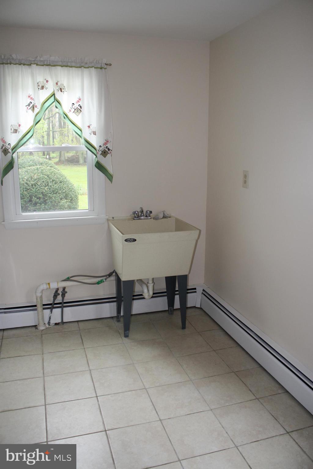 2432 Shuresville Road Darlington, MD 21034 - Photo 13 of 38 Laundry Room Tub