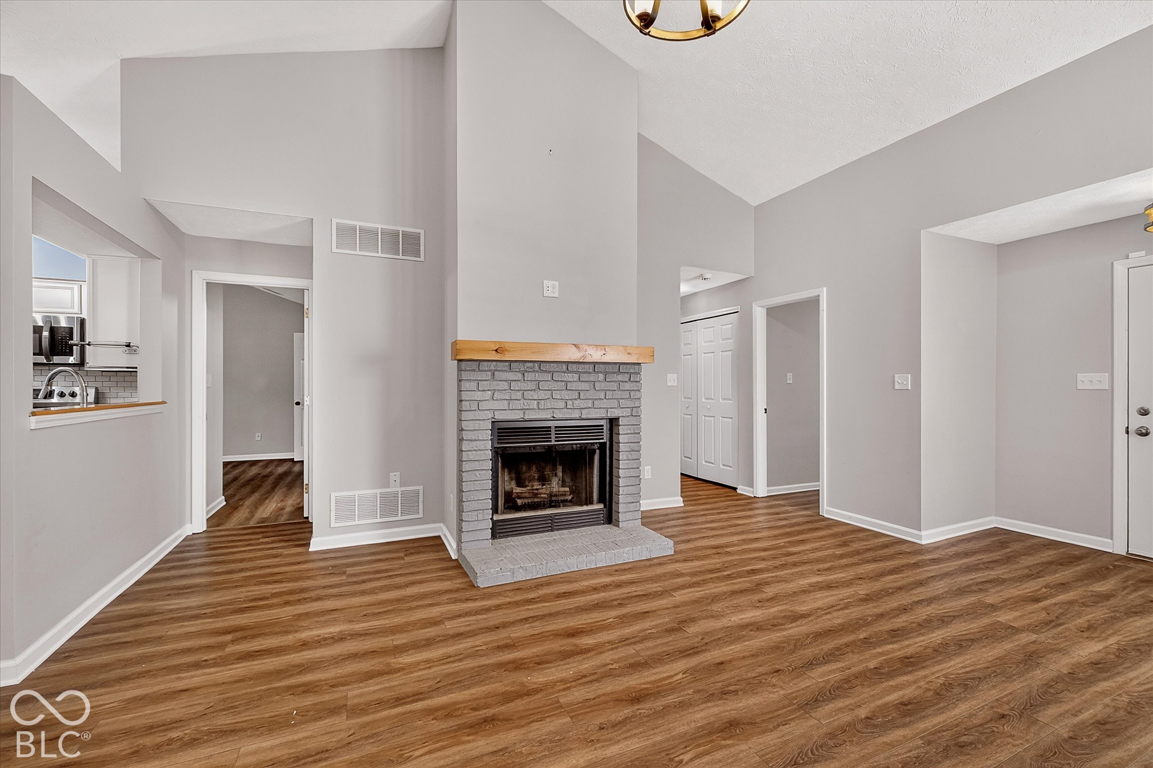 9741 Roxbury Drive Fishers, IN 46038 - Photo 7 of 27 Gallery Image 7