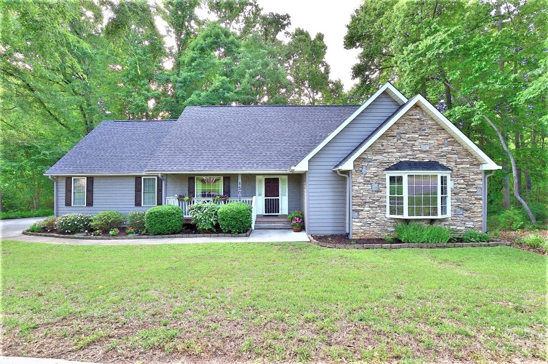 15023 Beacon Ridge Drive Seneca, SC 29678 - Photo 1 of 38 Gallery Image 1