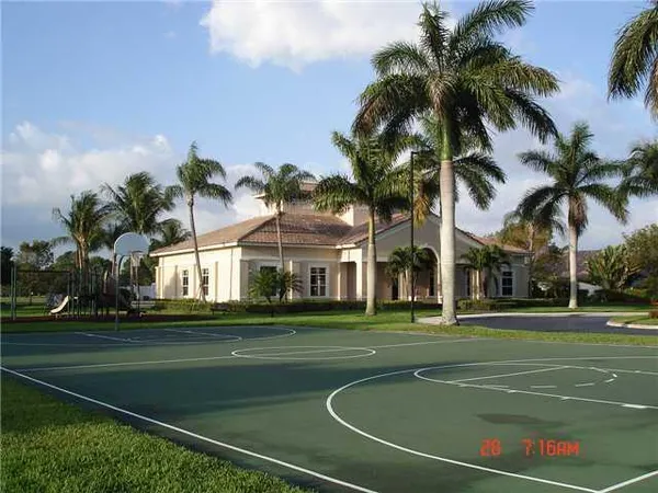 $2,600 | 9759 Lago Drive, Boynton Beach, FL 33472