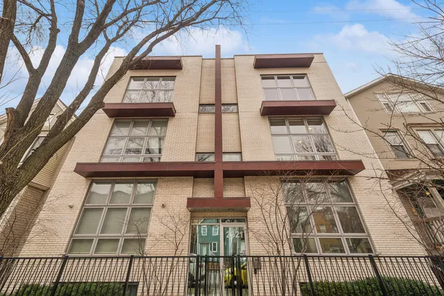 $650,000 | 2521 North Ashland Avenue, Unit 2S, Chicago, IL 60614