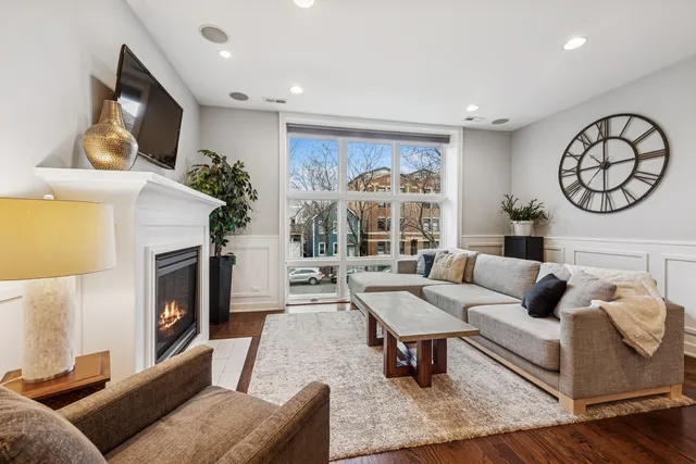 $650,000 | 2521 North Ashland Avenue, Unit 2S, Chicago, IL 60614