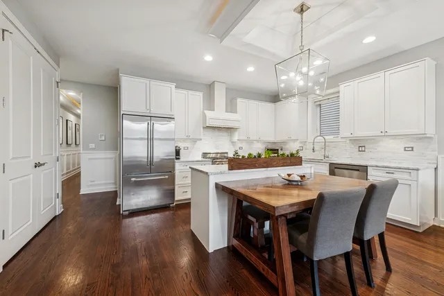 $650,000 | 2521 North Ashland Avenue, Unit 2S, Chicago, IL 60614