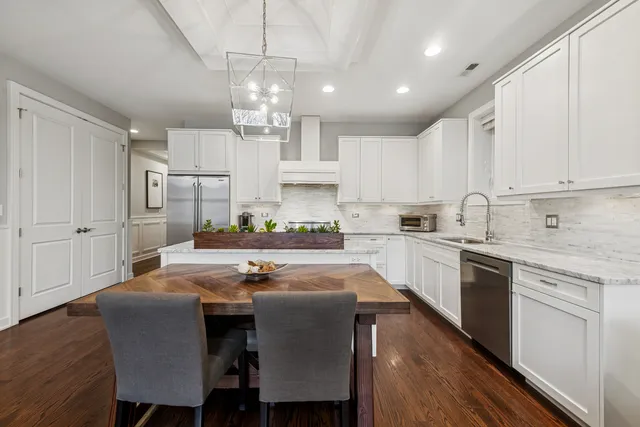 $650,000 | 2521 North Ashland Avenue, Unit 2S, Chicago, IL 60614