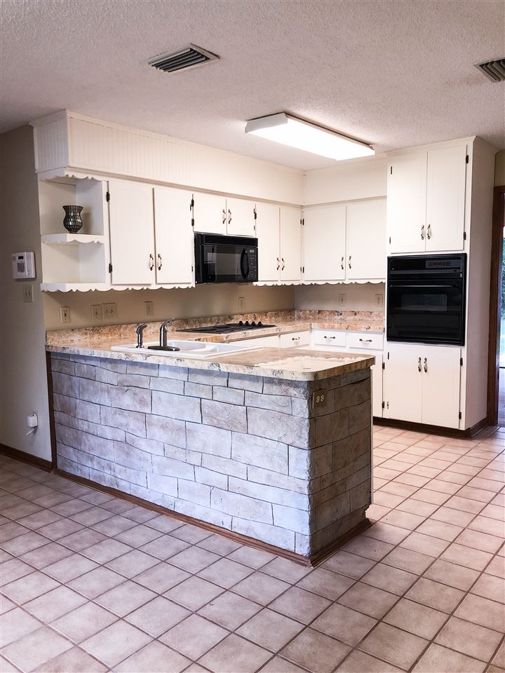20985 Lowry Drive Fairhope, AL 36532 - Photo 2 of 23 Kitchen