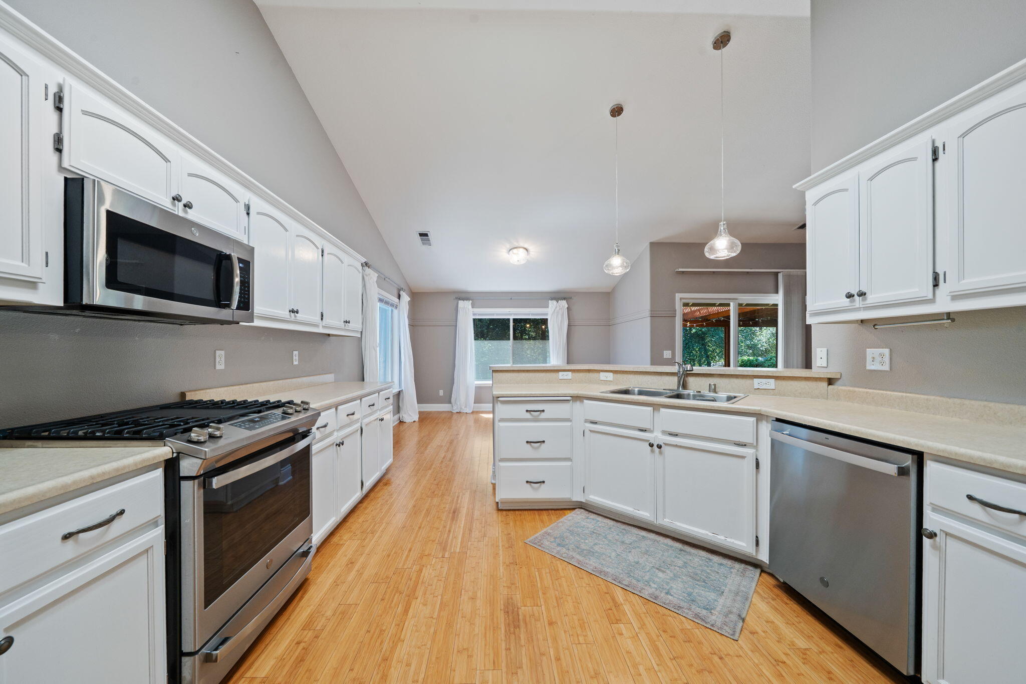3790 Indio Way Redding, CA 96002 - Photo 15 of 51 Stainless-steel appliances