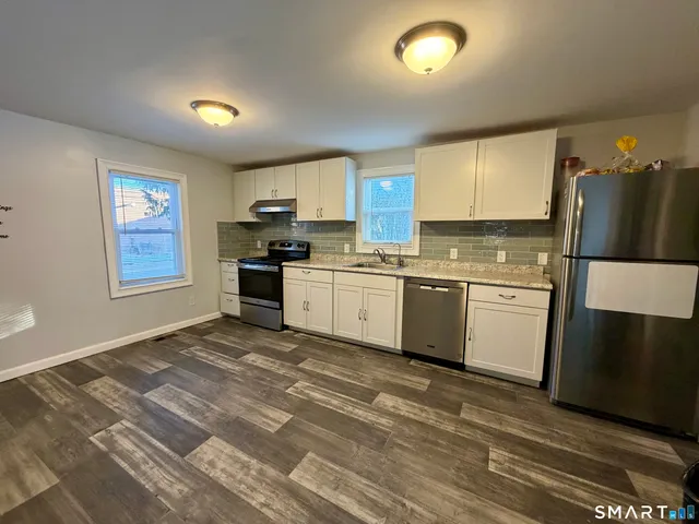 $2,200 | 67 Mechanic Street, Unit 1, Pawcatuck, CT 06379