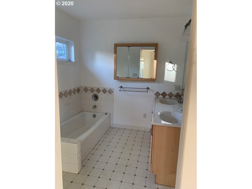 1220 North River Road Cottage Grove, OR 97424 - Photo 17 of 30 Gallery Image 17