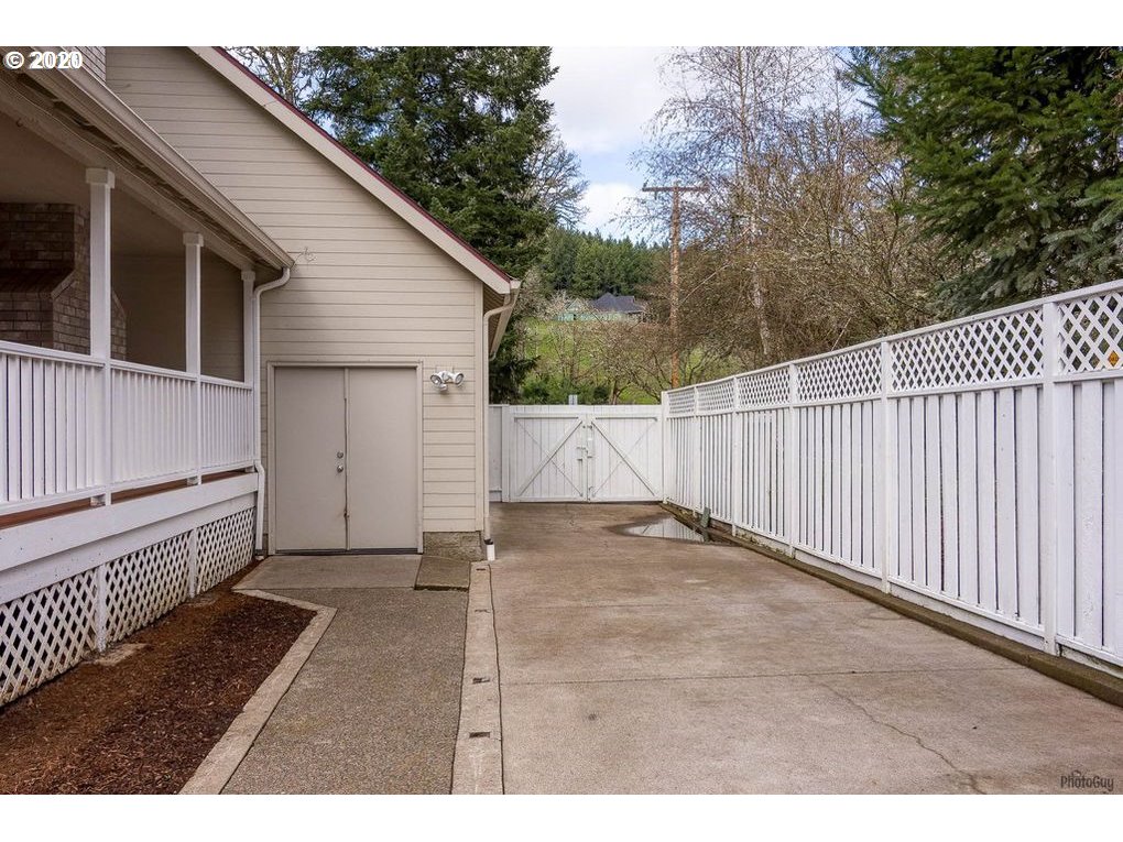 1220 North River Road Cottage Grove, OR 97424 - Photo 8 of 30 Gallery Image 8