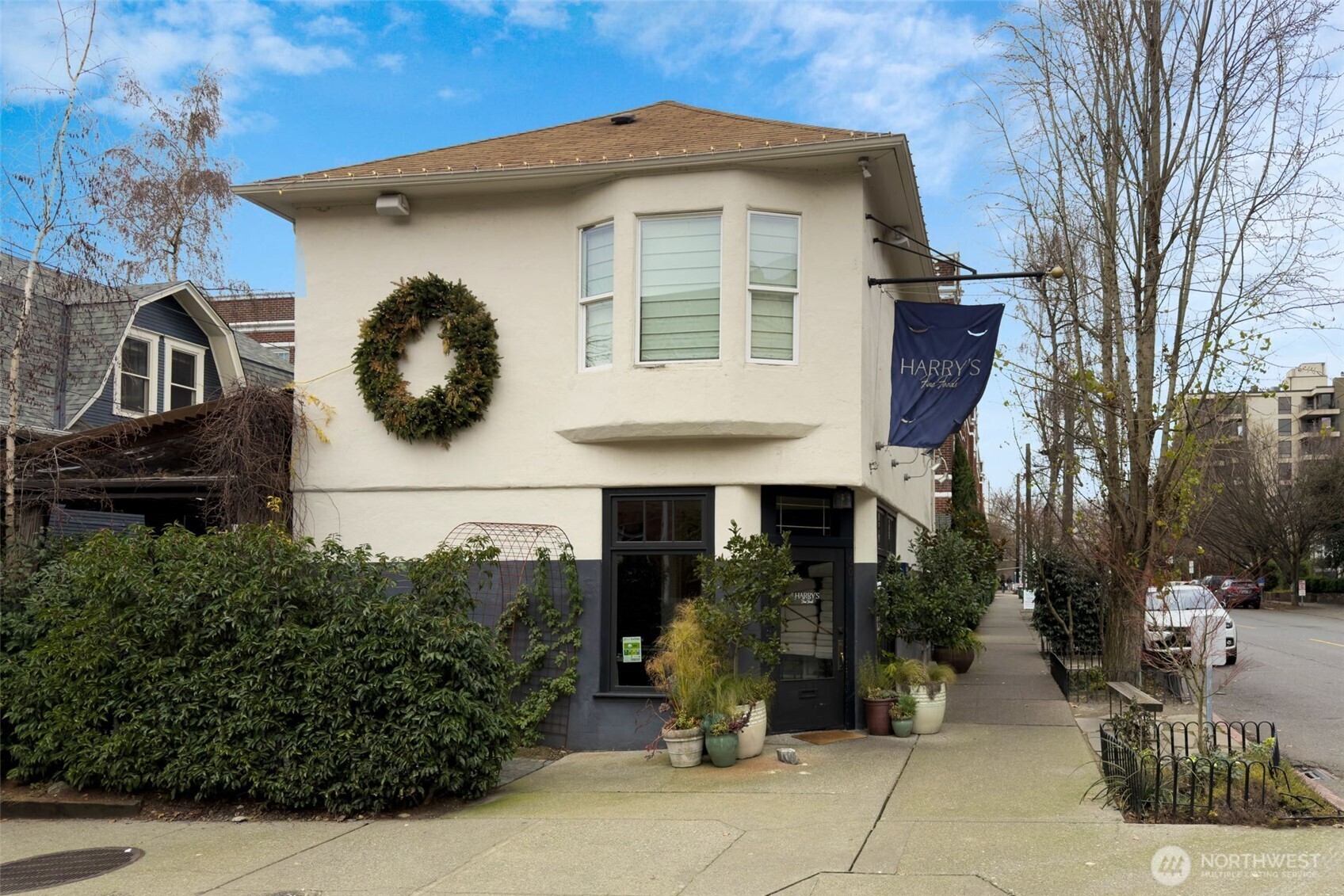 308 East Republican Street, Unit 513 Seattle, WA 98102 - Photo 35 of 40 a front view of a house with garden