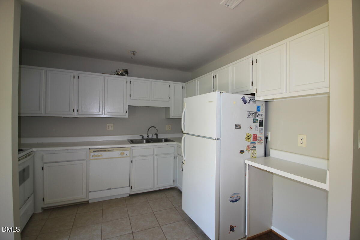 2833 Seclusion Court, Unit D Raleigh, NC 27612 - Photo 6 of 12 kitchen