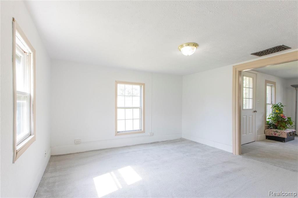 46291 Wear Road Belleville, MI 48111 - Photo 10 of 36