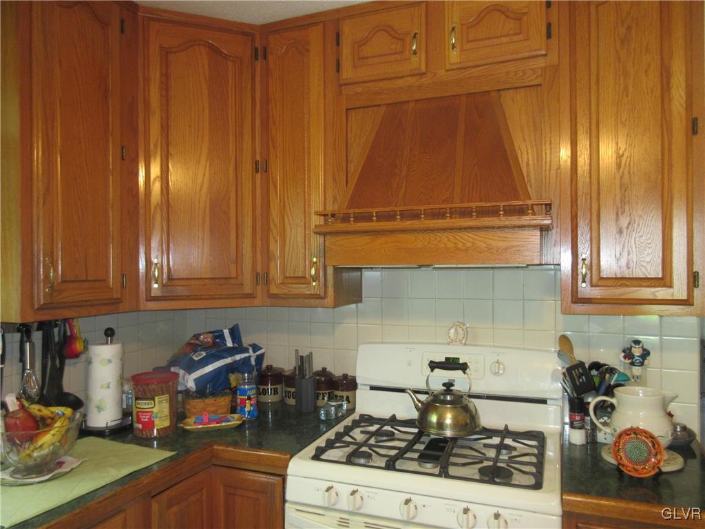 2233 Barrington Road Bethlehem, PA 18018 - Photo 8 of 40 Gallery Image 8