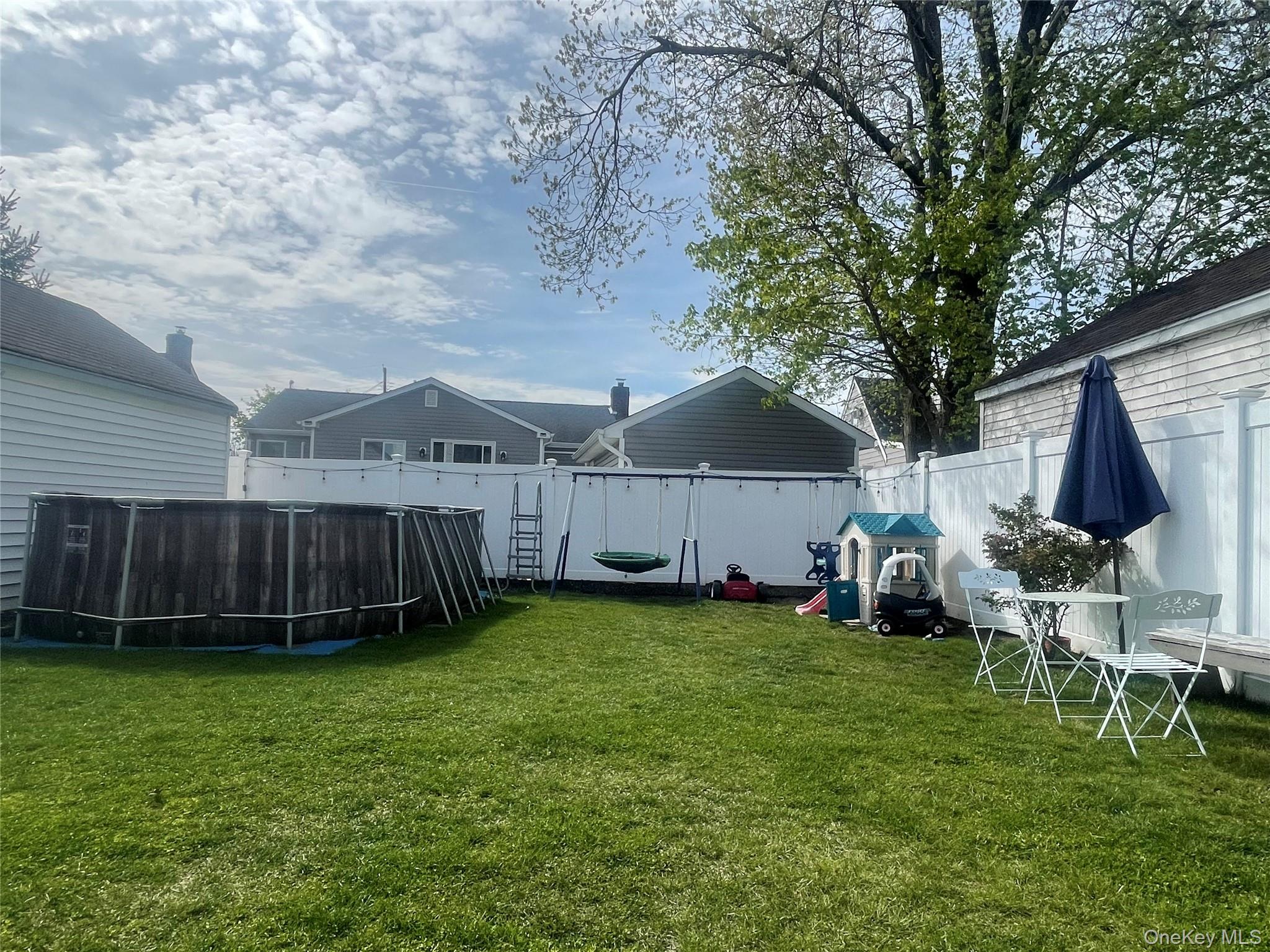 81 Todd Road Valley Stream, NY 11580 - Photo 2 of 4