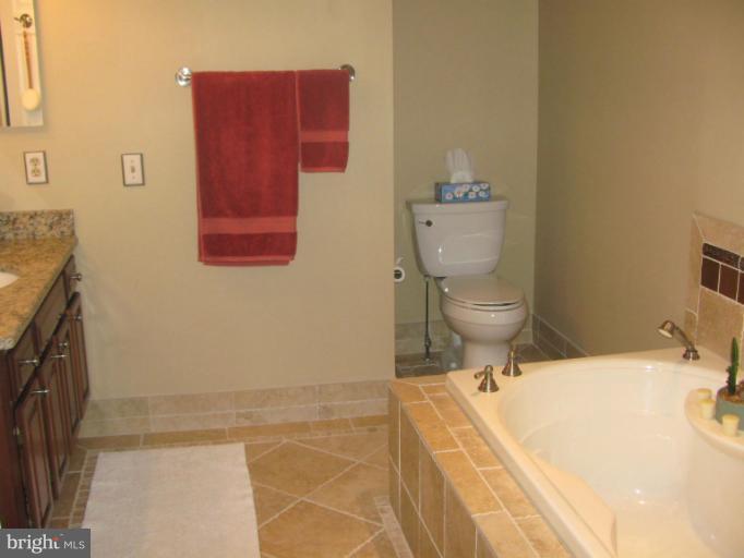 11821 Bishops Content Road Bowie, MD 20721 - Photo 19 of 27 Bath (Master)