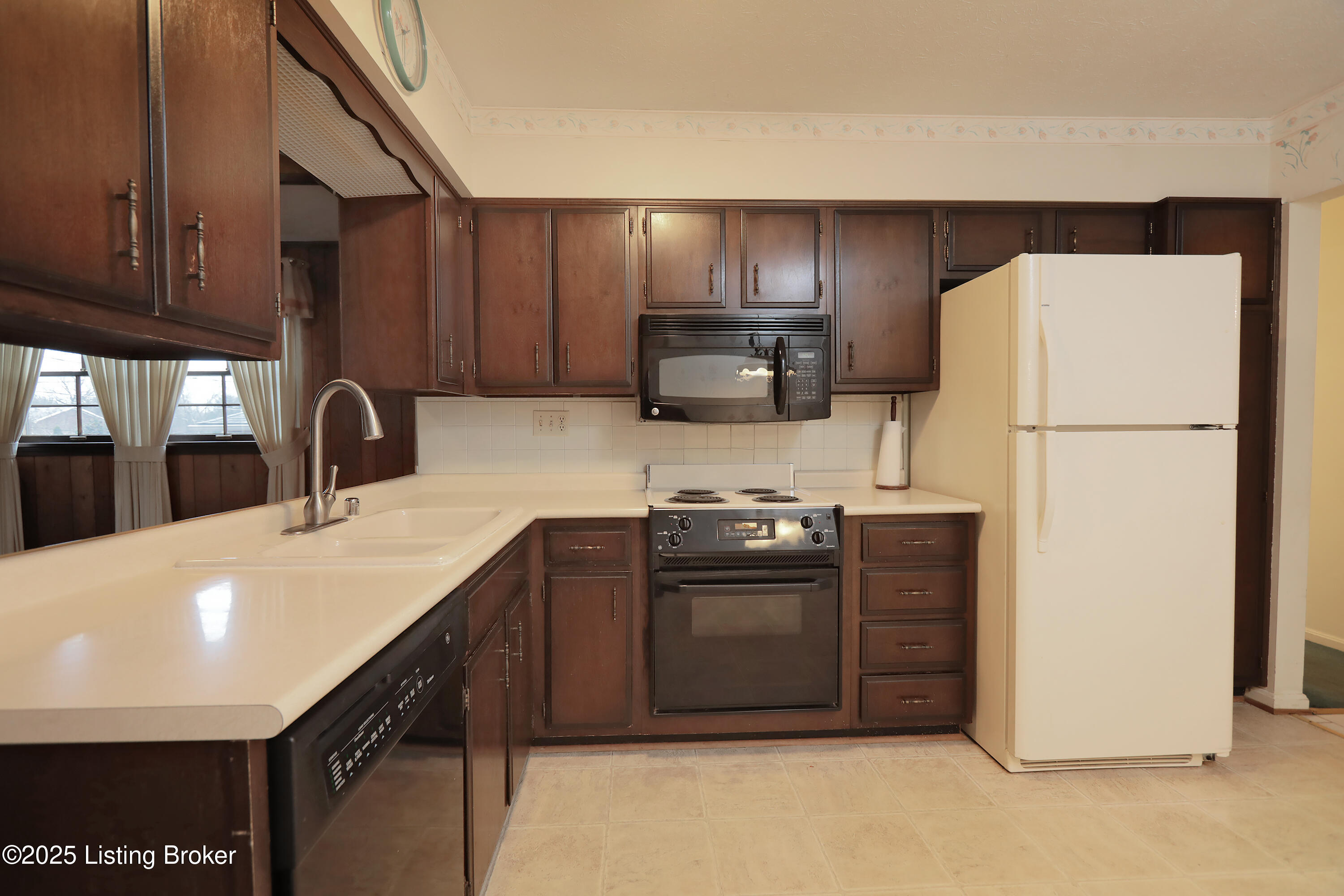1905 Hollen Road Louisville, KY 40222 - Photo 10 of 47 1905_Hollen_11