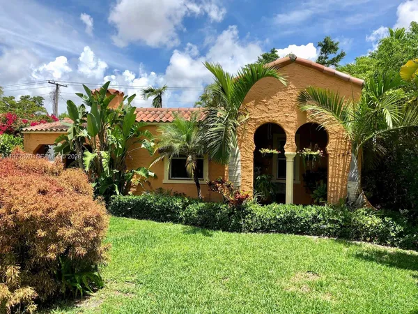 $4,900 | 725 Navarre Avenue, Unit 725, Coral Gables, FL 33134